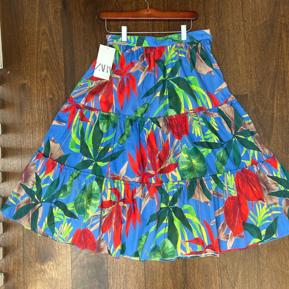 NWT Skirt Zara, size M. New with tags. Cotton.